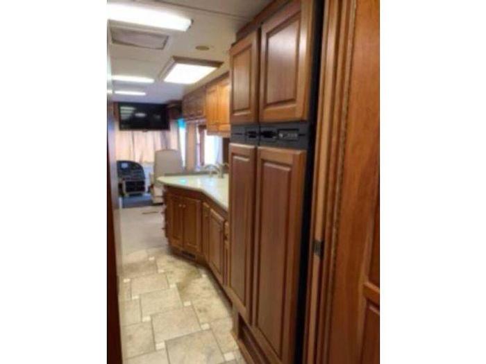 Used 2005 Monaco Camelot 40PBT