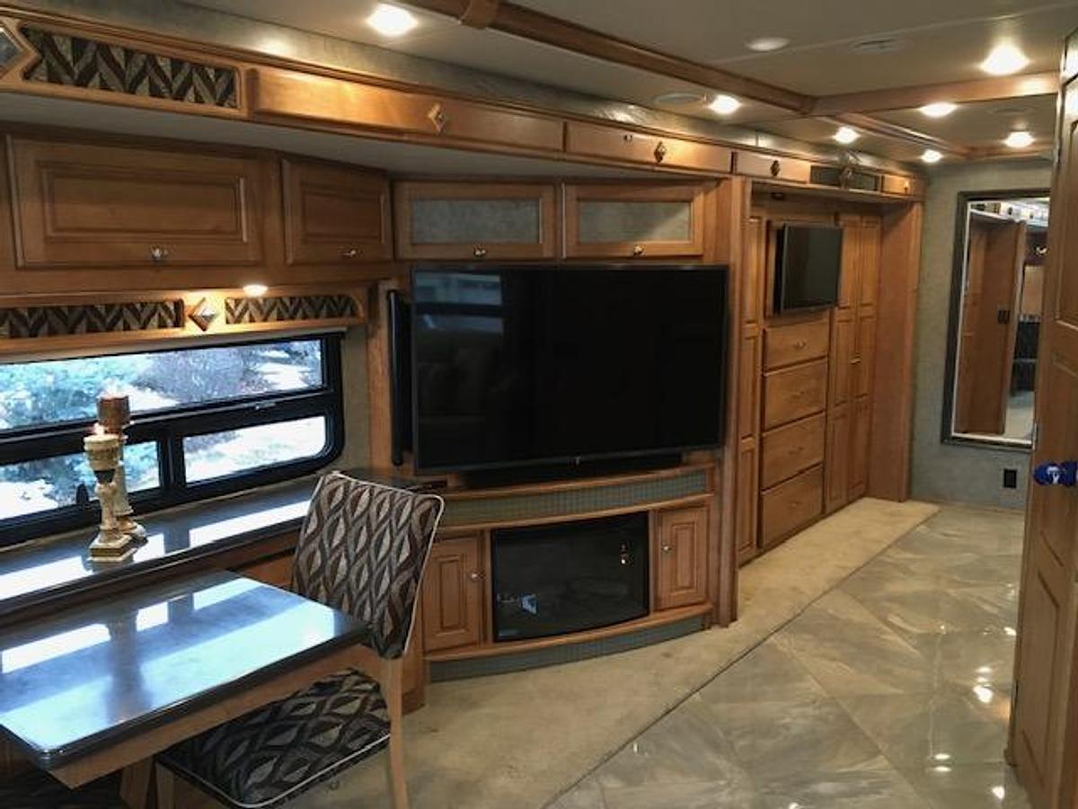 Used 2016 Winnebago Journey 40R Diesel Pusher