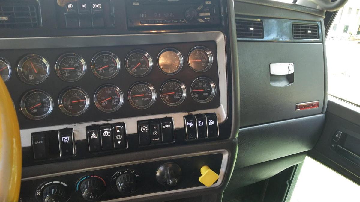 Used 2016 Kenworth T800 Dump Truck