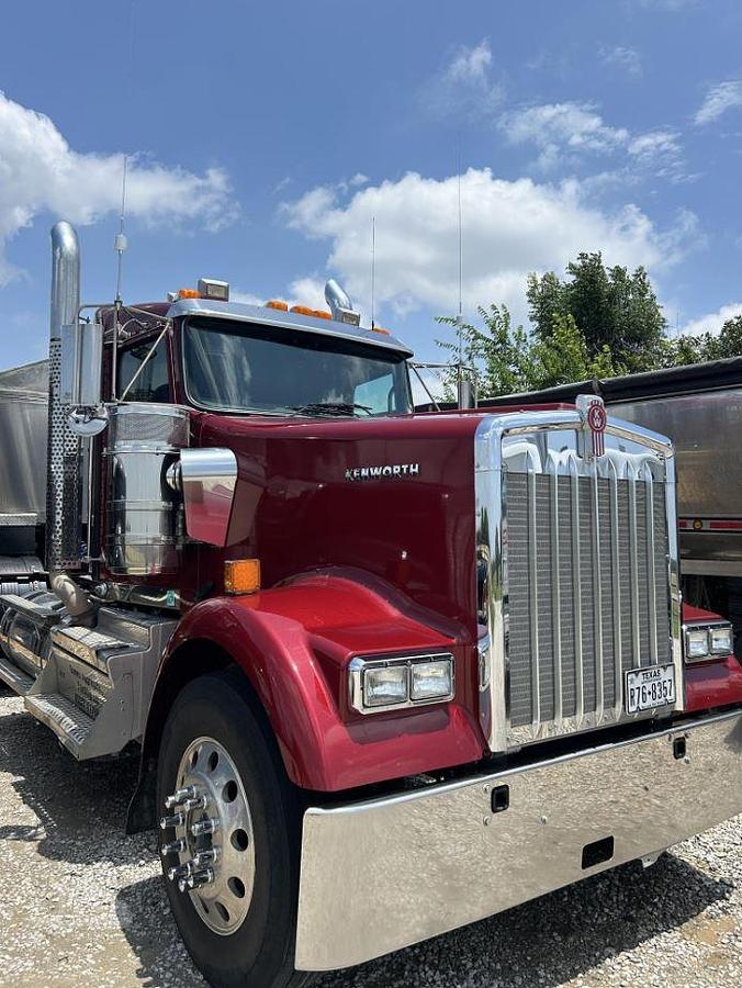Used 2025 Kenworth W900l