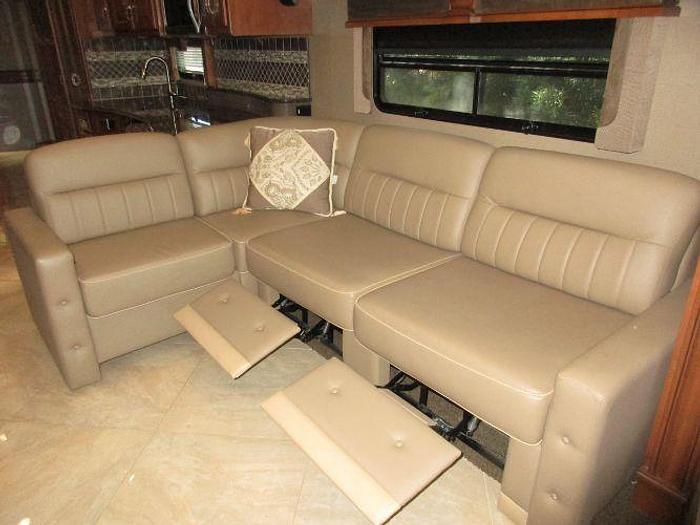 Used 2015 Fleetwood Discovery LXE 40E