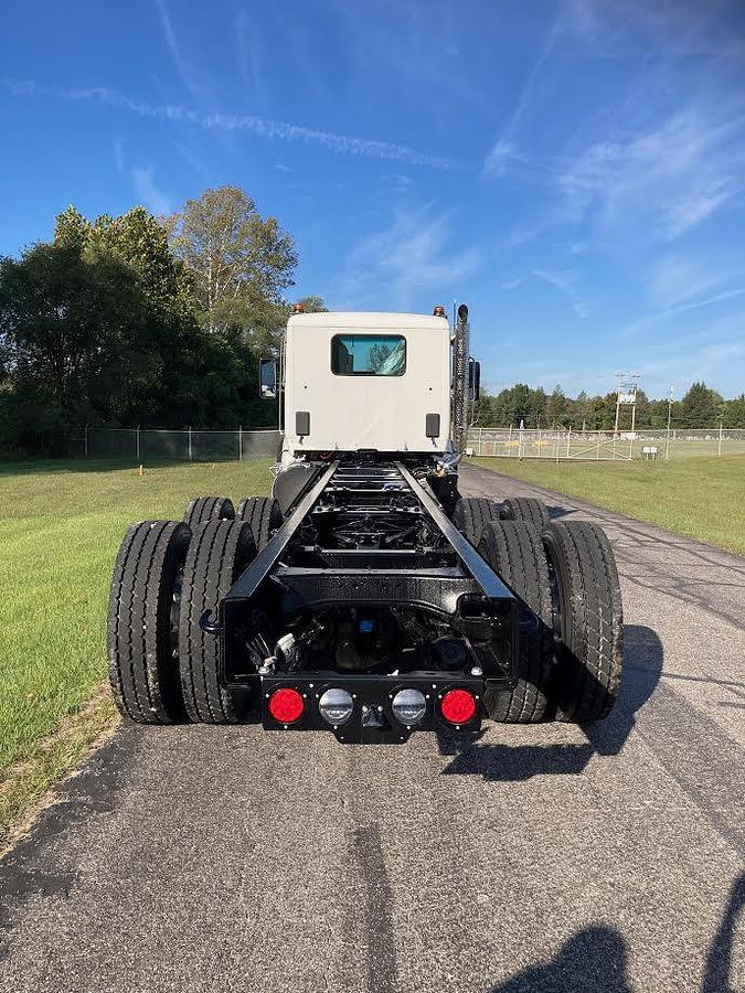 Used 2025 KENWORTH T880 Day Cab