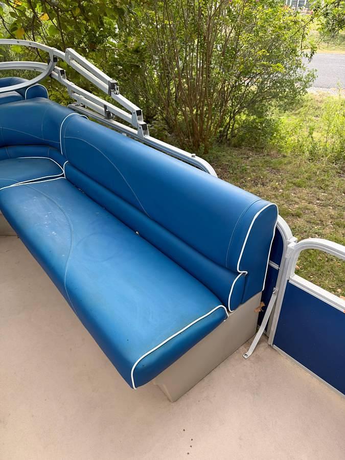 Used 2014 Sun Catcher G3 Pontoon – Yamaha 90 HP 4-Stroke – 500 Hours – Trolling Motor
