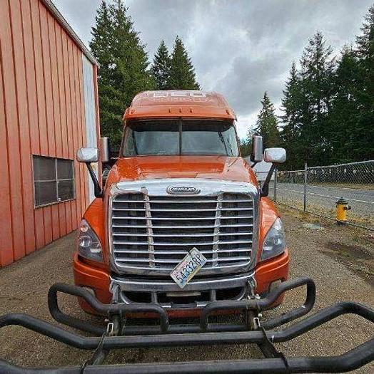 Used 2016 Freightliner Cascadia 125