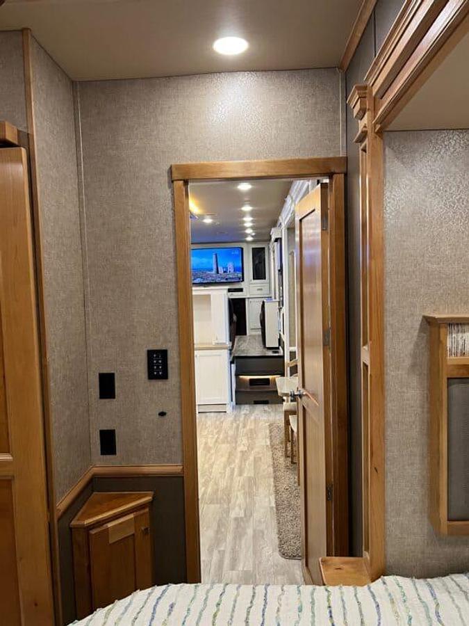 Used 2019 40' Vanleigh Vilano 375FL