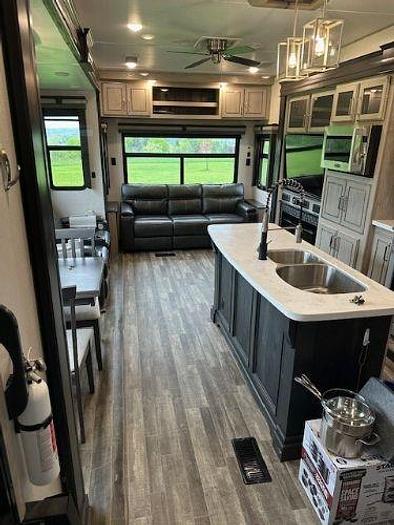 Used 2022 Keystone Alpine 3220RL