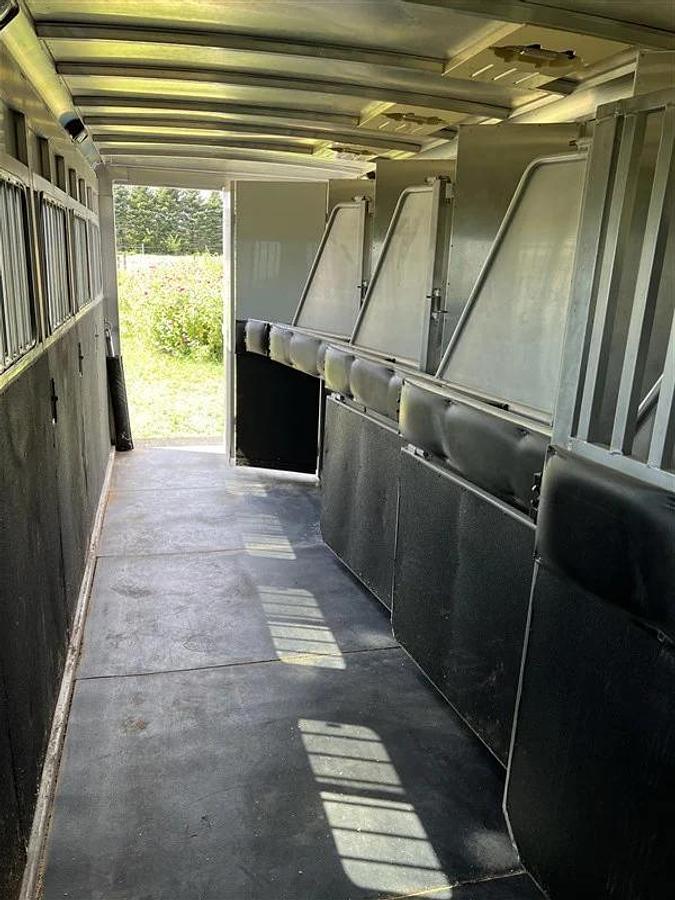 Used 2010 Sundowner Sunlite 720 6 Horse