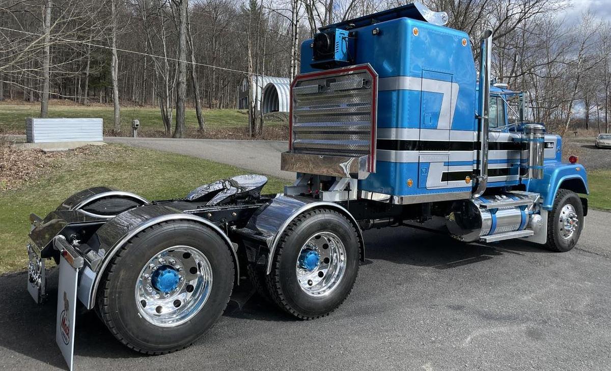 Used 1989 Mack Superliner RW713