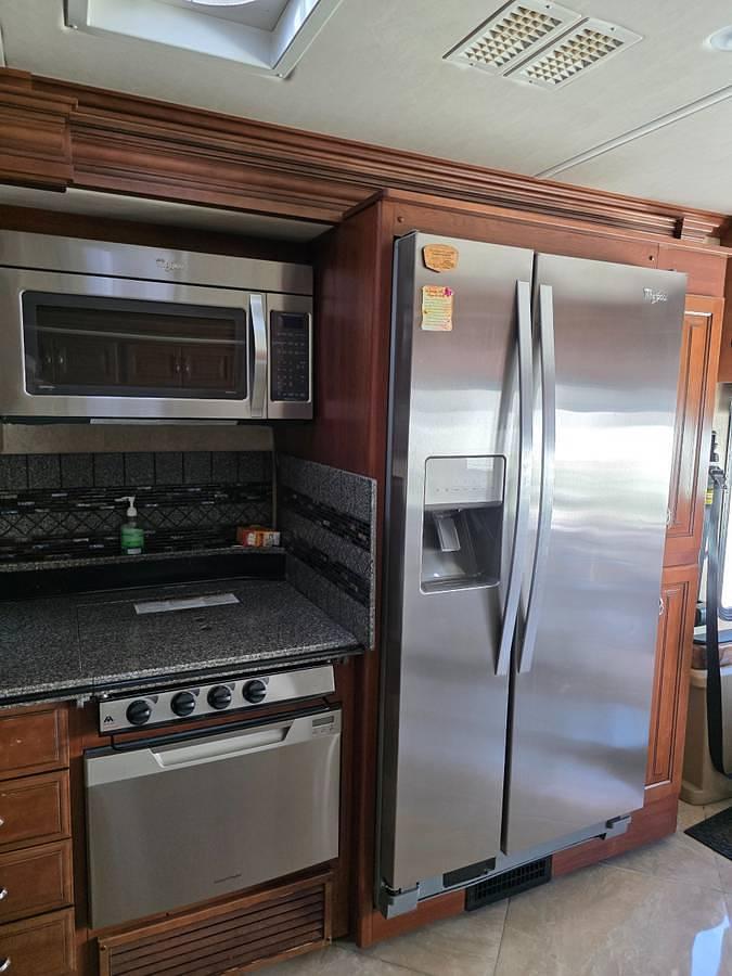 Used 2015 Fleetwood Discovery 40G Class A Motorhome