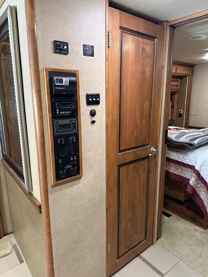 Used 2012 MONACO KNIGHT 40DT