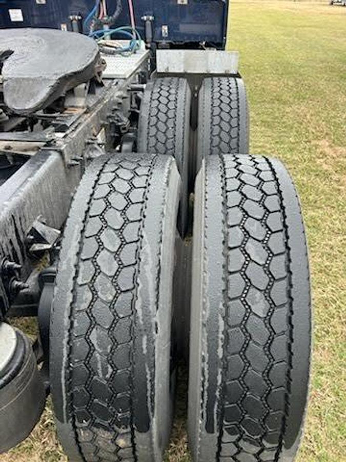 Used 2021 Peterbilt 389 Conventional Sleeper Semi