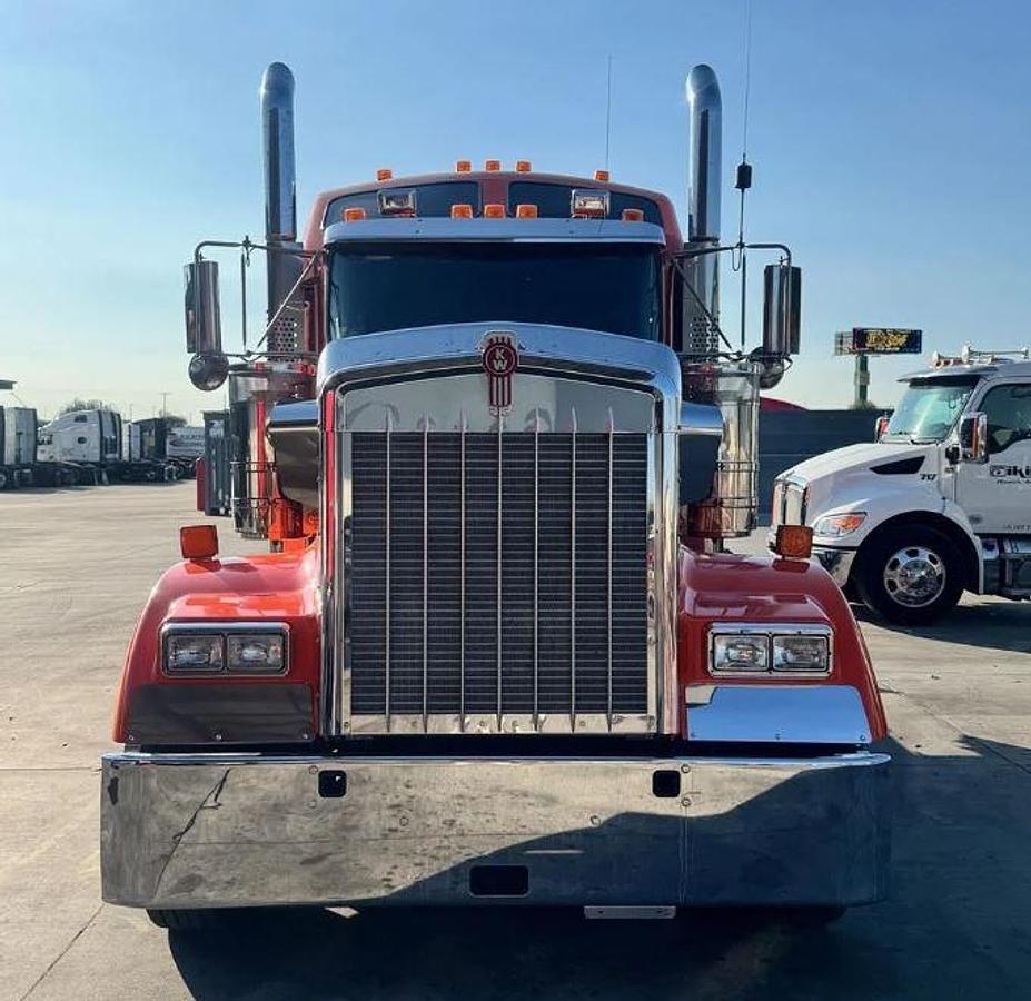 Used 2023 Kenworth W900L Sleeper Semi Truck