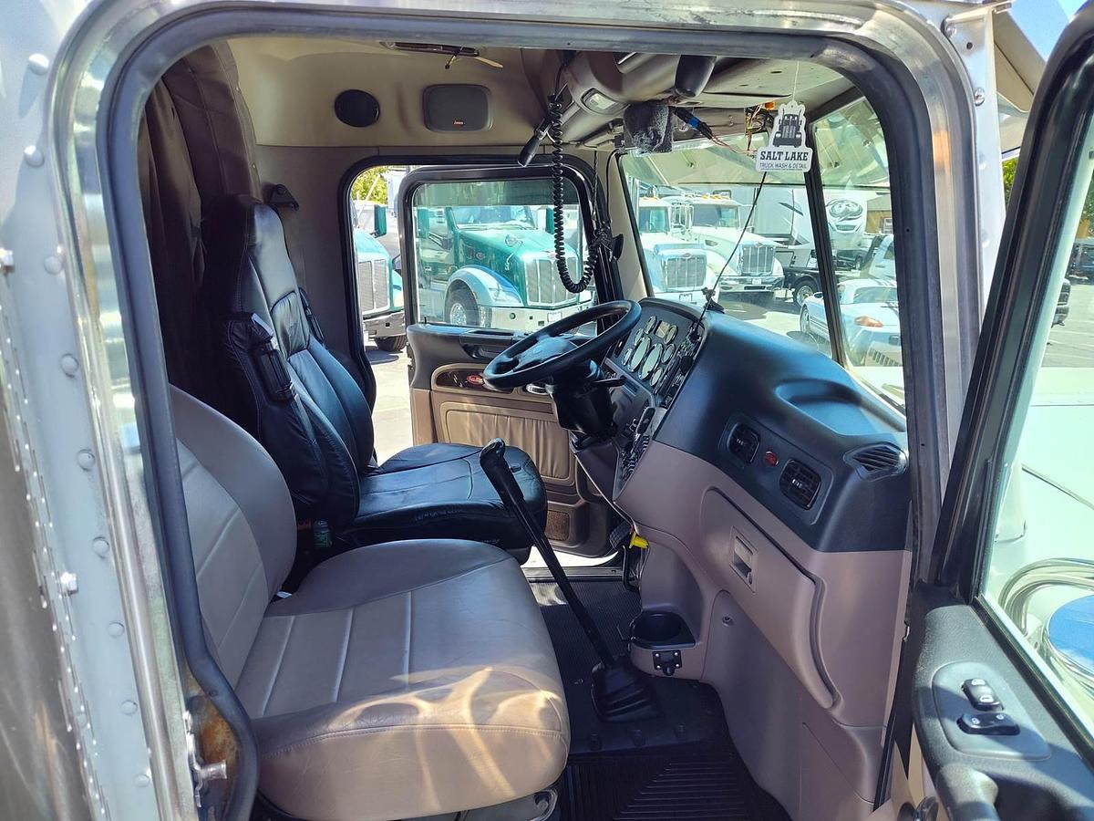 Used 2015 Peterbilt 389 Sleeper Semi Truck