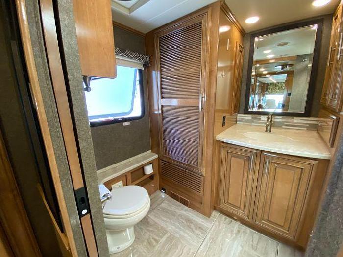 Used 2019 Thor Venetian J40