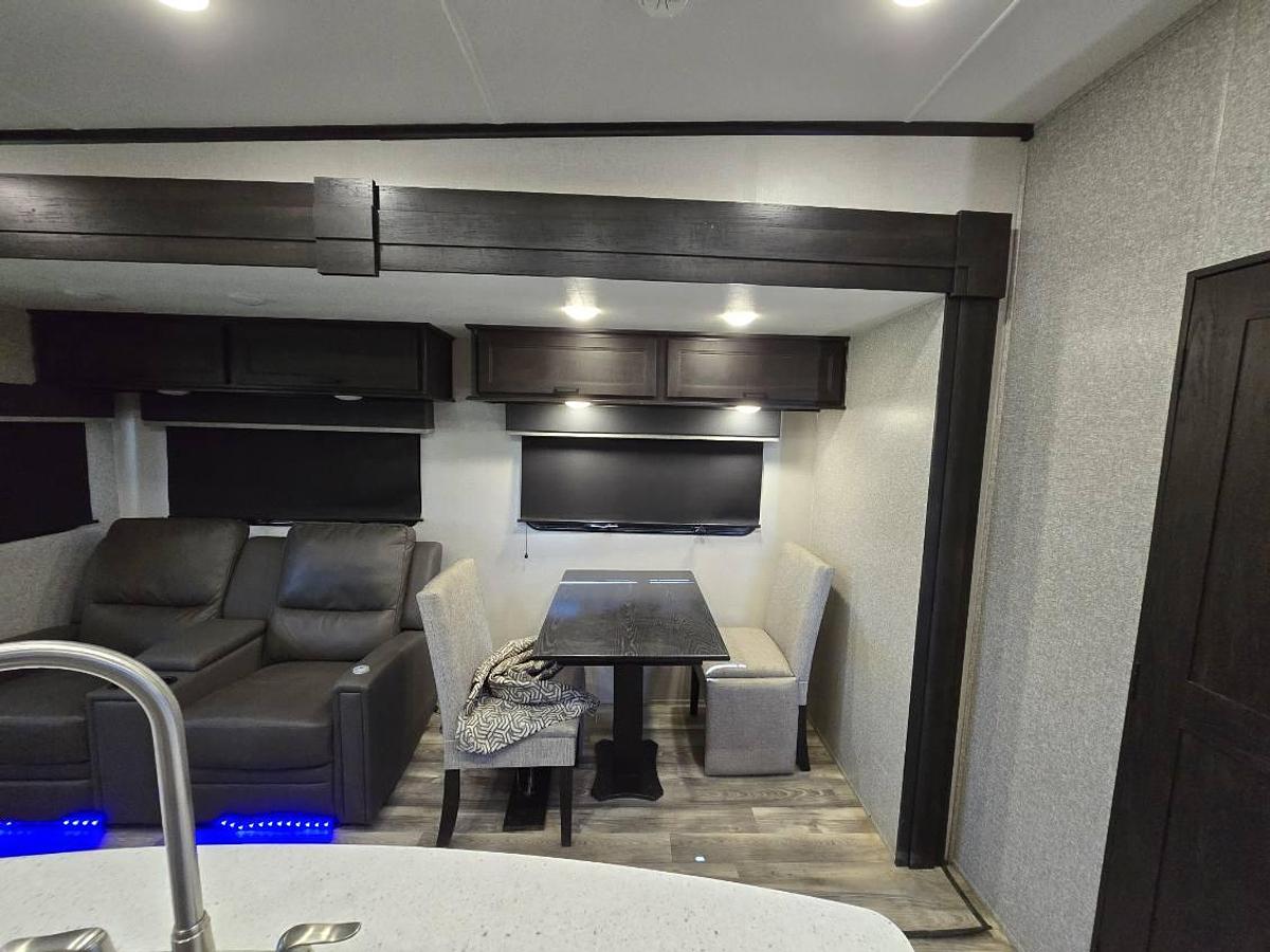 Used 2022 Highland Ridge Roamer 354MBH Fifth Wheel