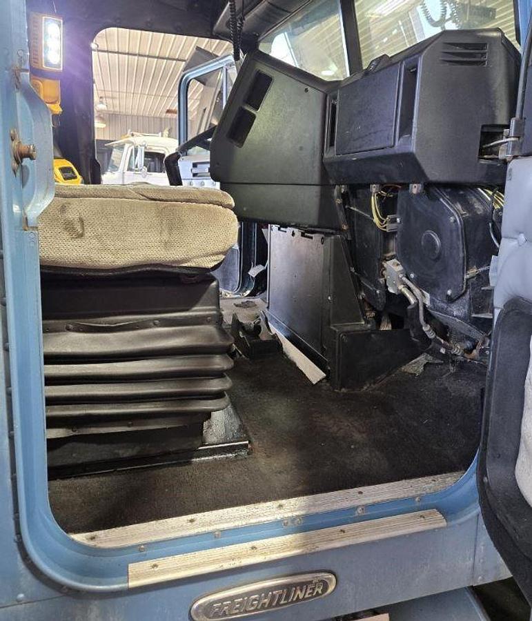 Used 1998 FREIGHTLINER FLD132 CLASSIC XL