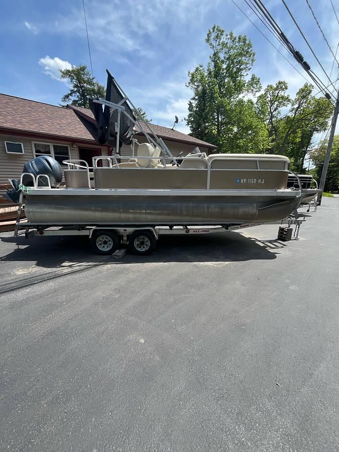 Used 2012 Bennington Pontoon