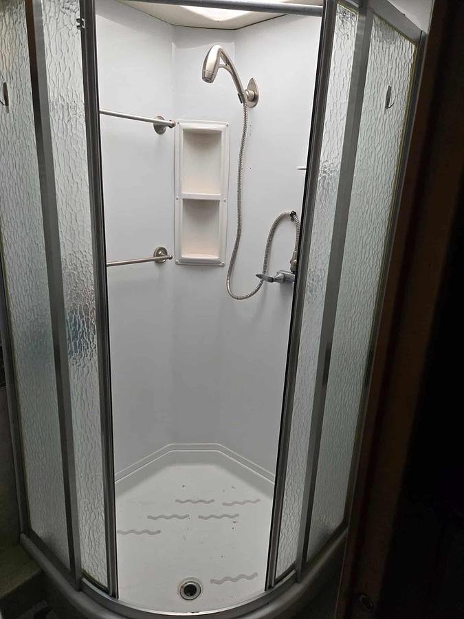 Used 2006 Fleetwood Discovery 39V