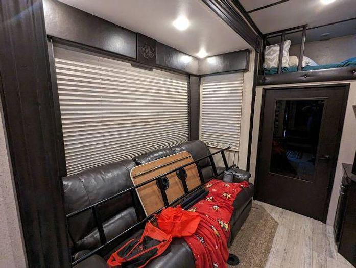 Used 2016 Jayco Seismic Wave 355W