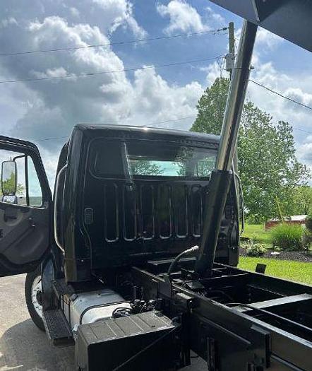 Used 2016 Freightliner BUSINESS CLASS M2 106