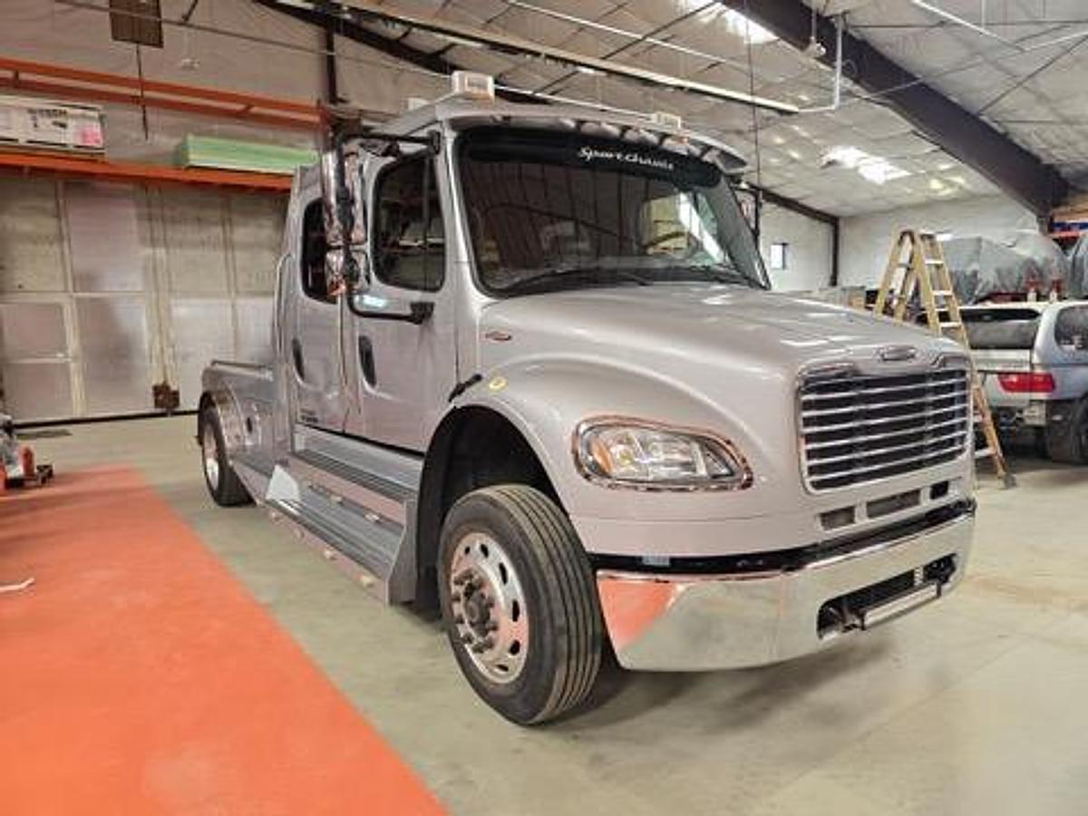 Used 2014 Freightliner Sport Chassis w/ 40' TPD Gooseneck Stacker