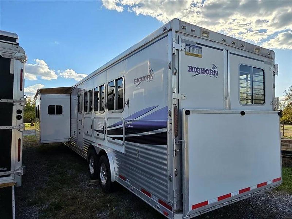 Used 2011 Lakota Bighorn 8416 4 Horse Trailer