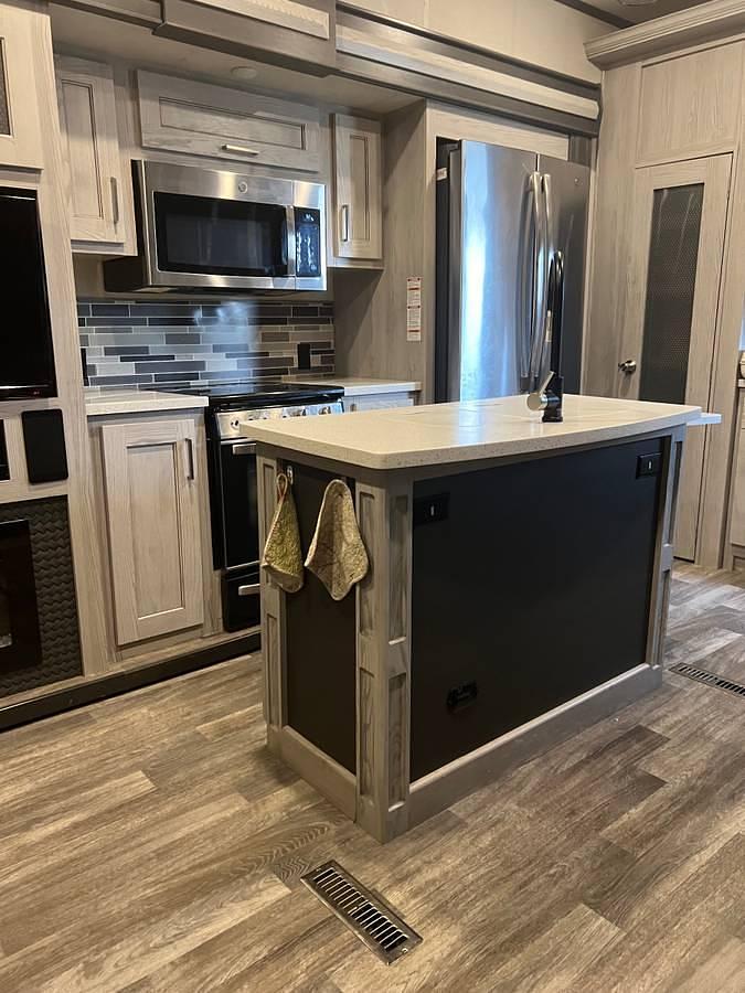 Used 2021 Keystone Montana High Country 351BH Fifth Wheel