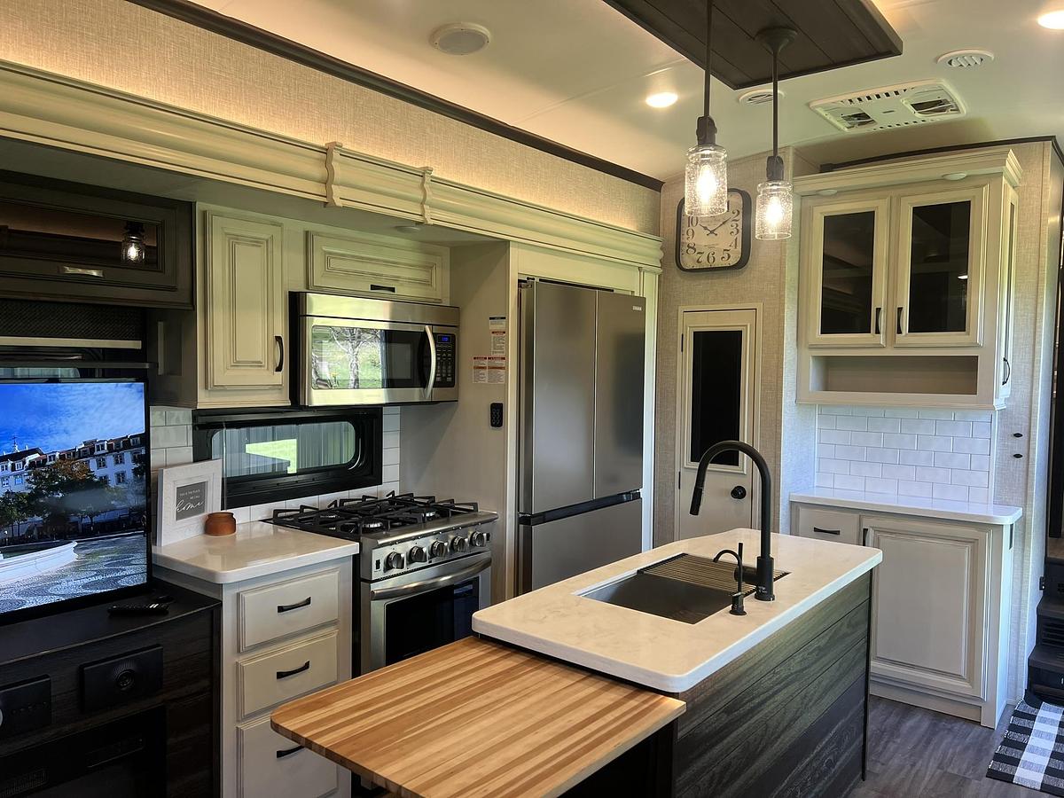Used 2023 Jayco North Point 390CKDS Fifth Wheel