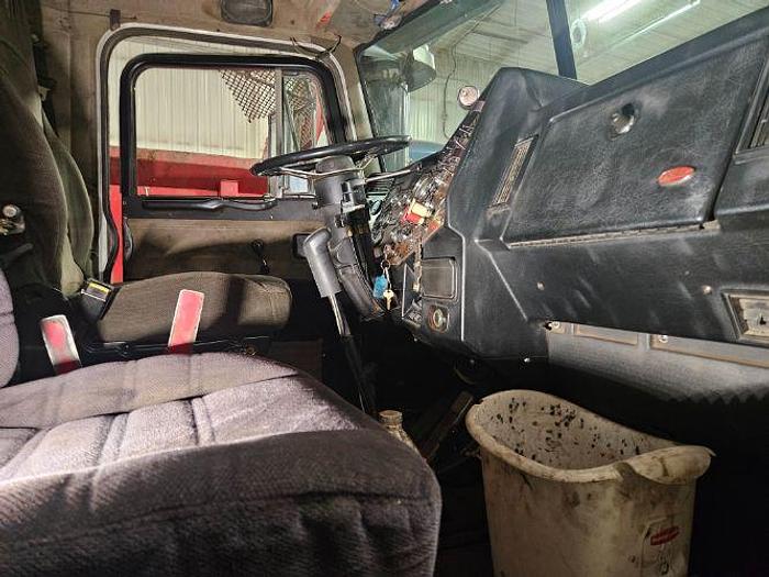 Used 1995 Peterbilt 379 Manure Spreader