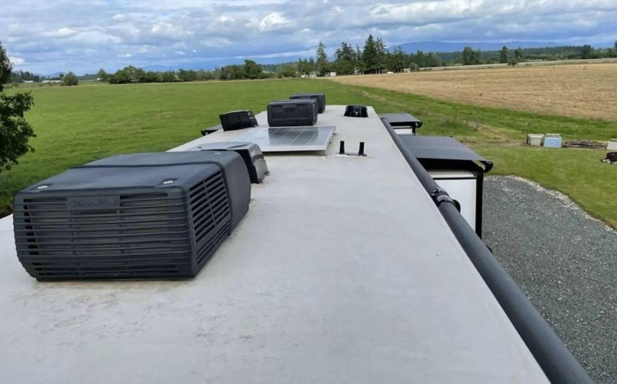 Used 2021 Grand Design MOMENTUM 376THS Fifth Wheel