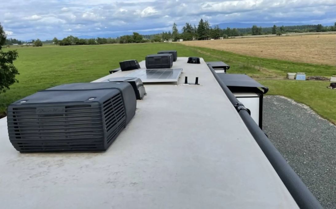 Used 2021 Grand Design MOMENTUM 376THS Fifth Wheel