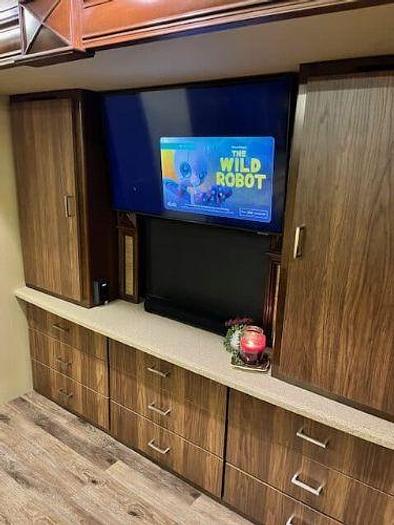 Used 2015 American Coach American Revolution 42T