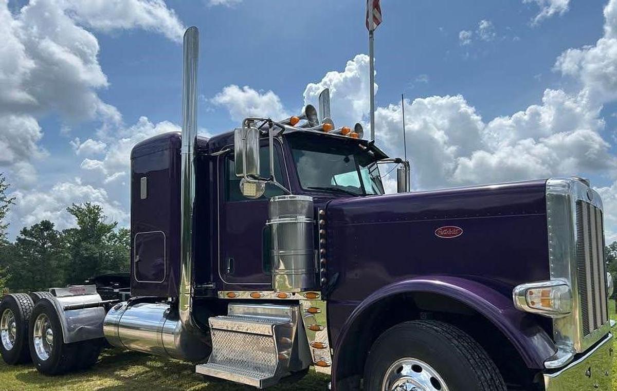 Used 2019 Peterbilt 389 Conventional Sleeper Cab