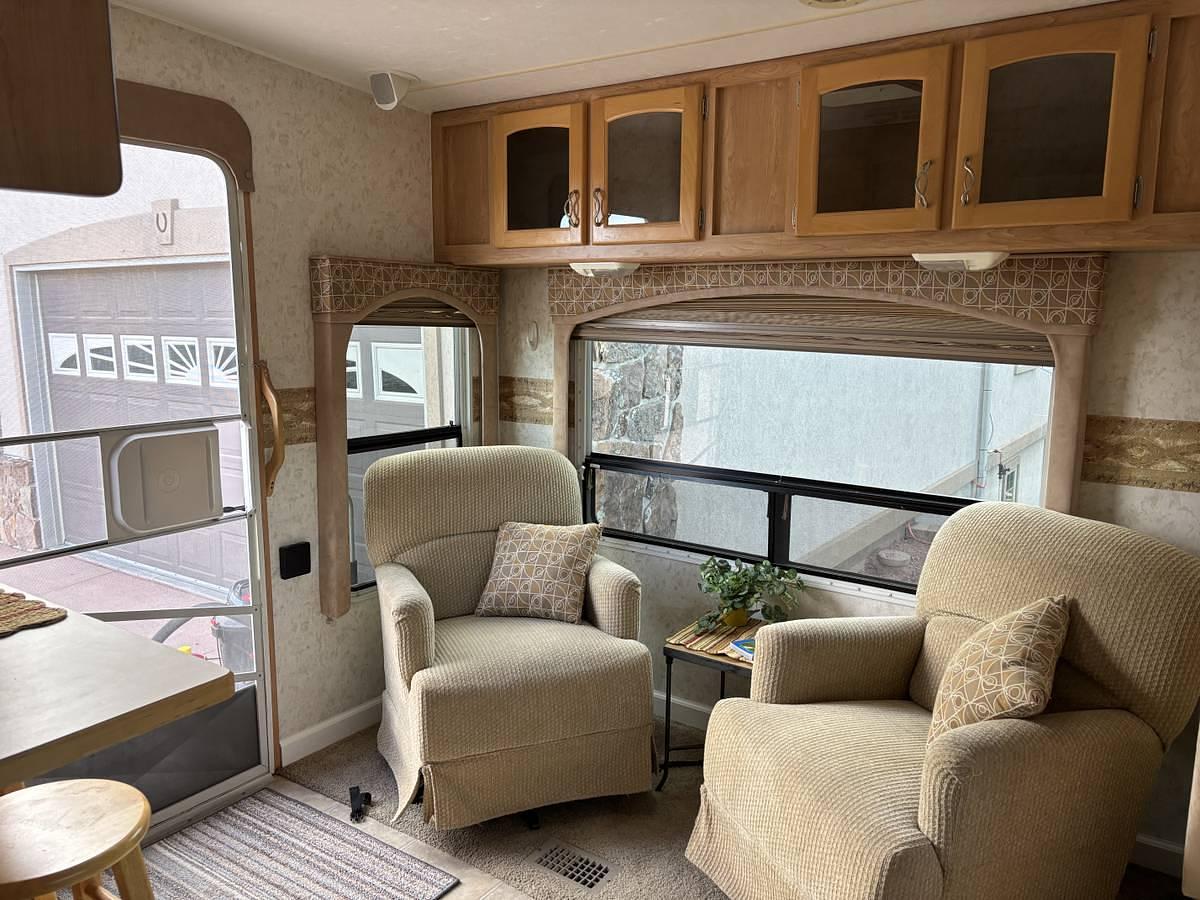 Used 2008 Thor Motor Coach Jazz Fifth Wheel