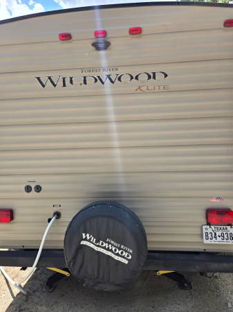Used 2018 Forest River Wildwood X-Lite 263BH XL | Bunkhouse | Outdoor Kitchen | Fireplace | Like New