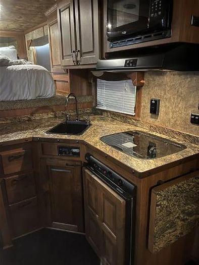 Used 2014 Elite 3 Horse Slant Load