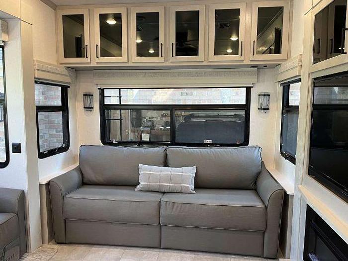 Used 2023 Palomino Columbus 379MB