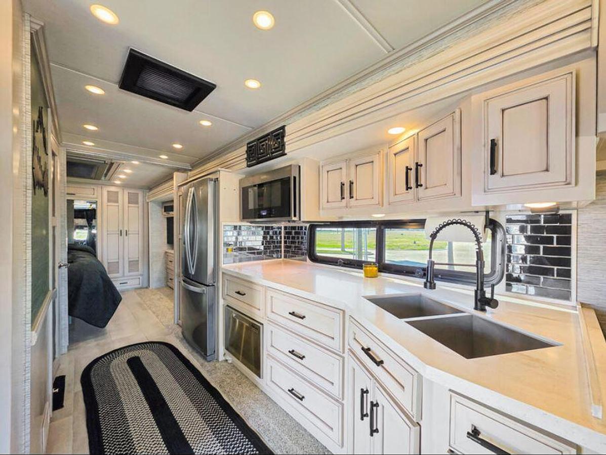 Used 2021 Newmar Super Star 4061