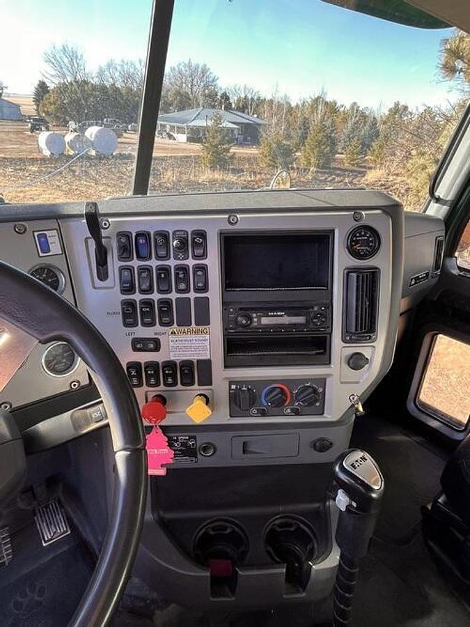 Used 2015 Mack Pinnacle CXU613