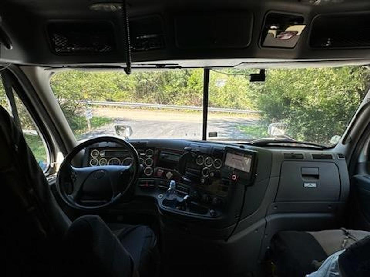 Used 2013 Freightliner Cascadia 125