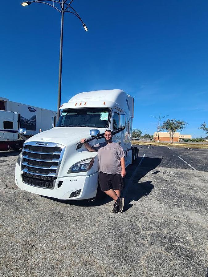 Used 2019 Freightliner Cascadia 126