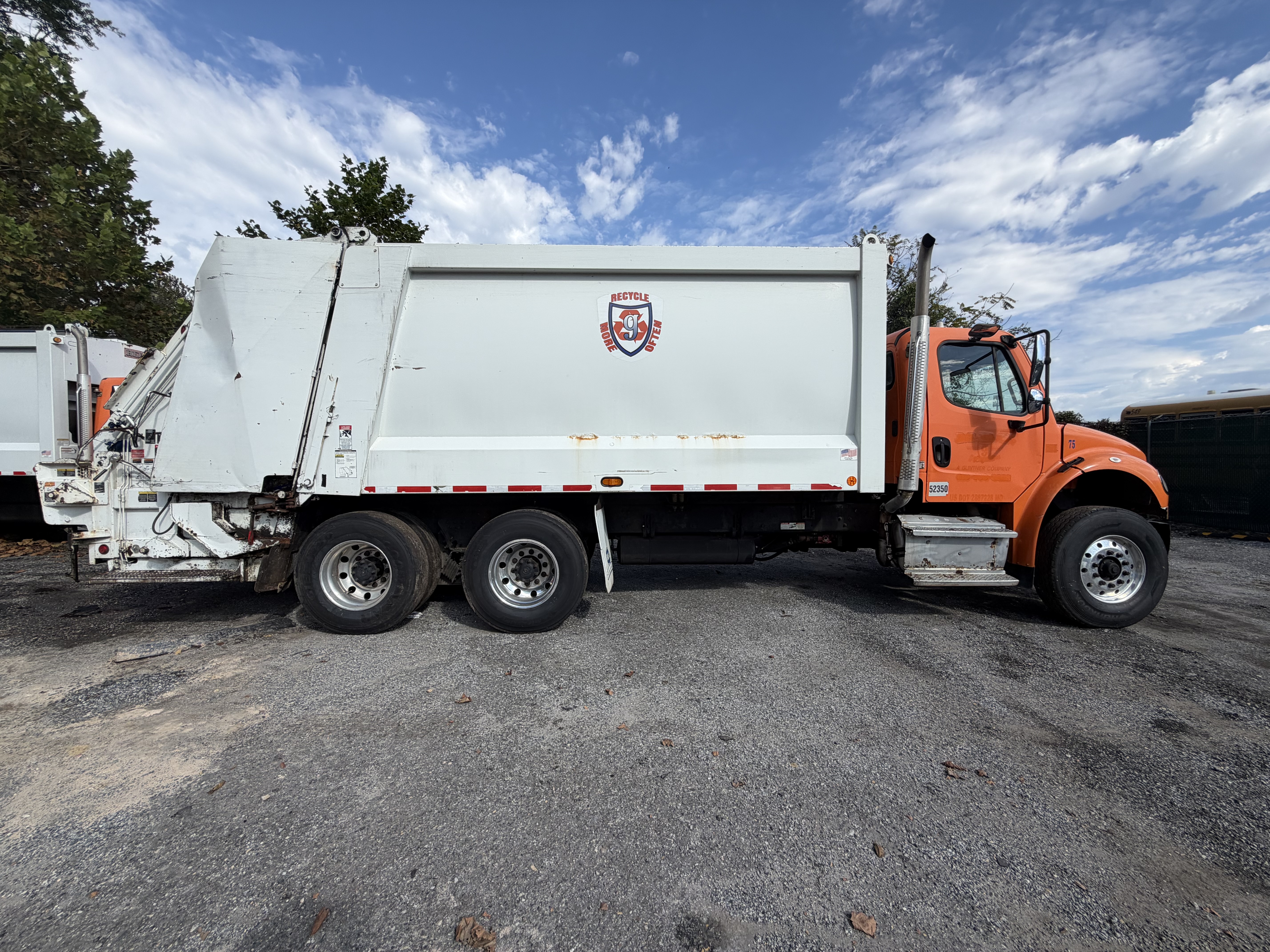 Used 2017 Freightliner 25 YD Heil
