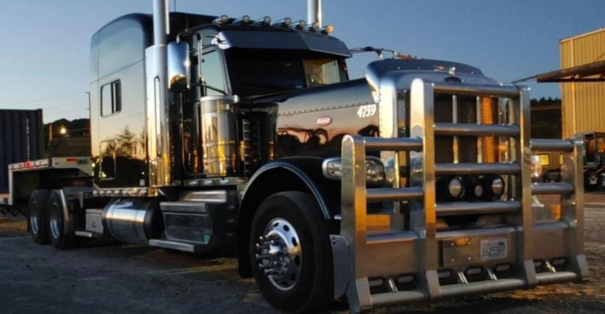 Used 2020 Peterbilt 389 Sleeper Semi Truck