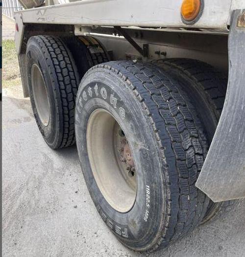 Used 2004 KENWORTH W900 Concrete Mixer Truck