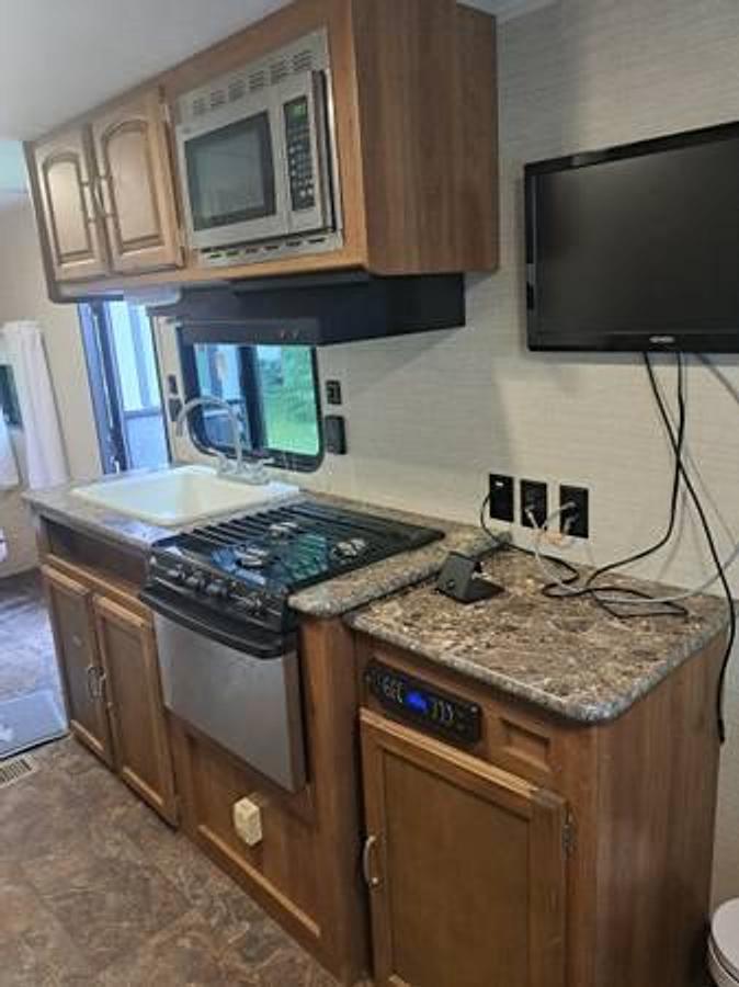 Used 2016 Keystone Summerland Camper