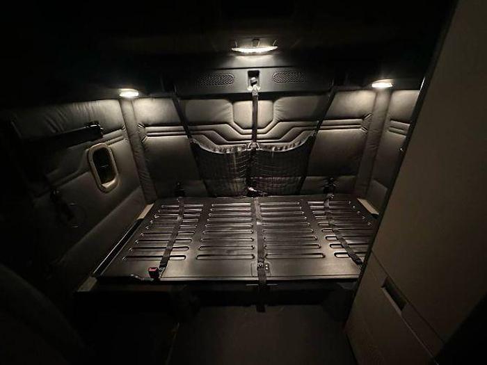 Used 2018 Freightliner Cascadia 125