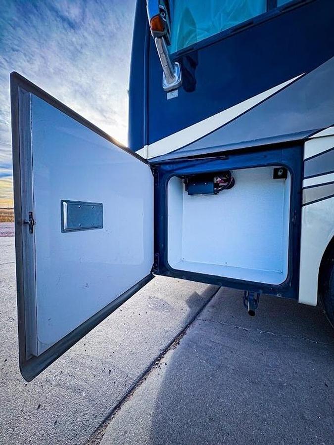 Used 2010 Fleetwood Discovery 40X