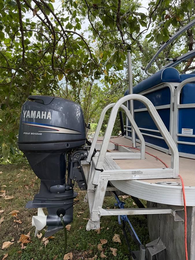 Used 2014 Sun Catcher G3 Pontoon – Yamaha 90 HP 4-Stroke – 500 Hours – Trolling Motor