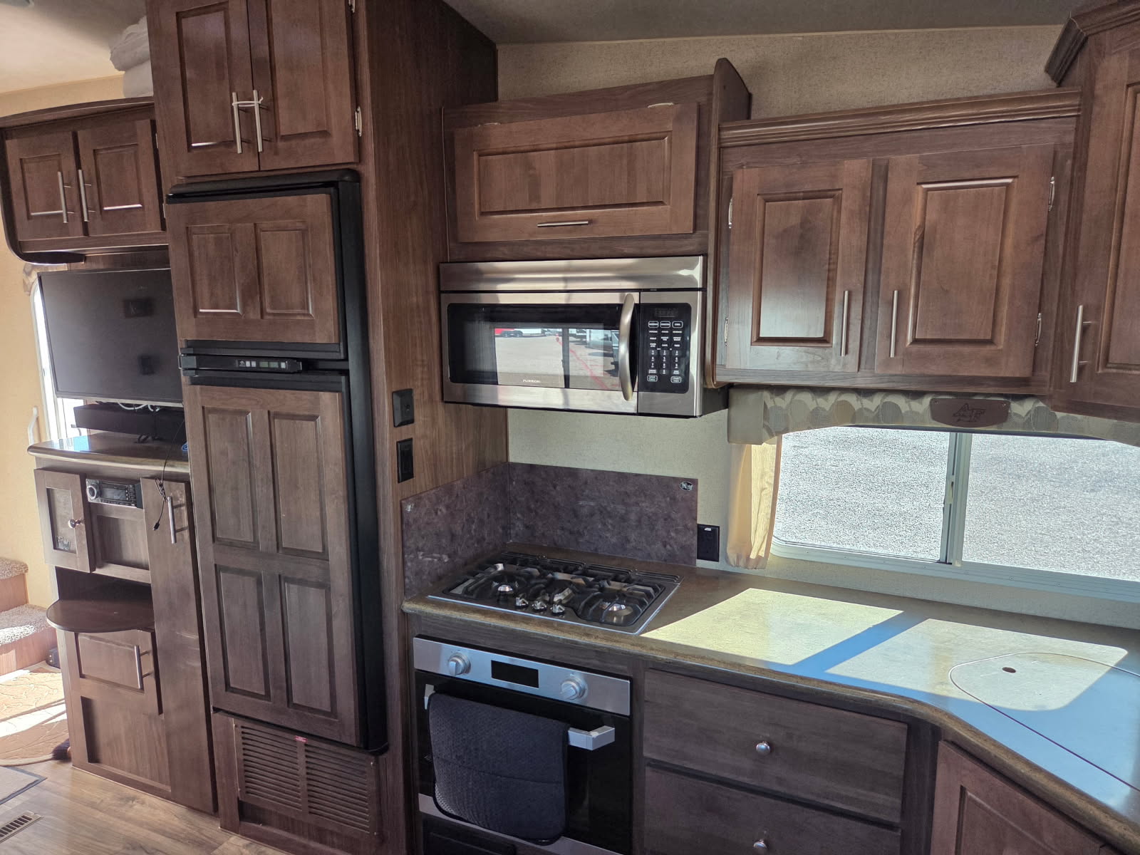 Used 2020 Northwood Grande Ronde Arctic Fox 27-5L Fifth Wheel