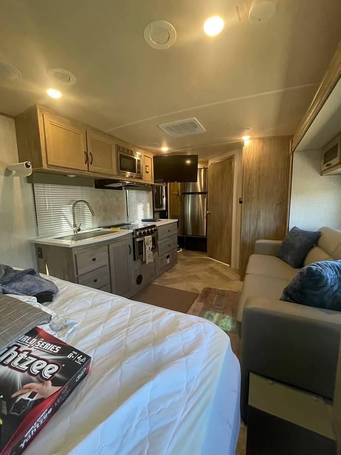 Used 2022 Palomino Solaire 24 ft 205SS